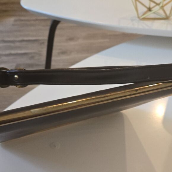 Elegant Brown Leather Shoulder Bag - Picture 6 of 8